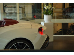 Aston Martin Vanquish Zagato Volante S 6.0 V12