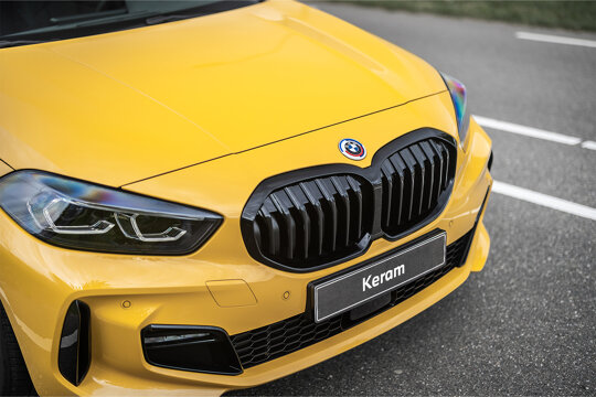 BMW-120i-Geel-Exterieur-Nier-Grille-50-Jaar-M-Logo-Keram