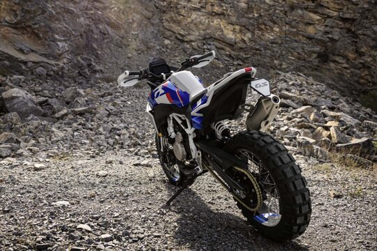 BMW-F-450-GS-Concept-Achterkant-Rotsen