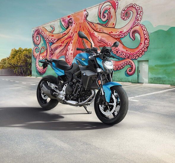 BMW_F_900_R_Pulse_Voorkant_Muur_Ekris_Header_Mobile