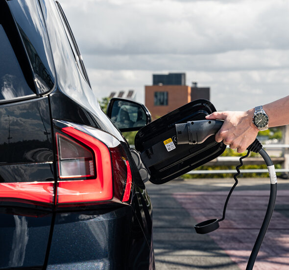 BMW iX1 opladen_mobiel