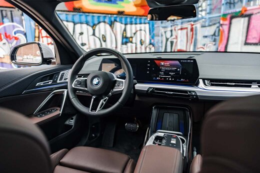 BMW-iX2-Interieur-Cockpit-Ekris