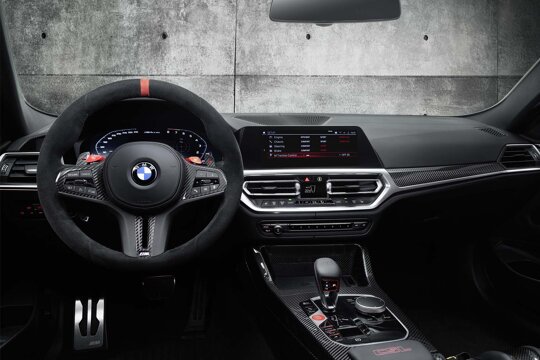 BMW-M4-CSL-Interieur-Cockpit