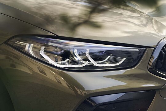 BMW-M8-Cabrio-Groen-voorkant-koplamp