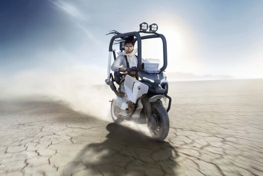 BMW_Vision_CE_Voorkant_rijdend_zoutvlakte_Ekris