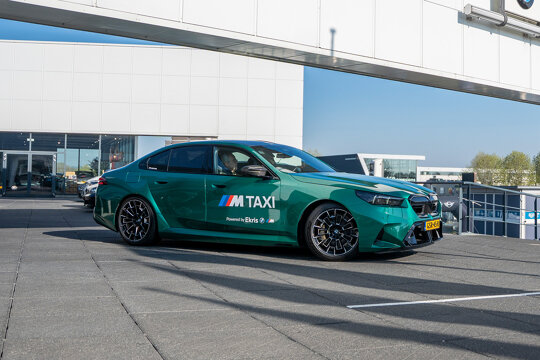 Gelukje bij een ongelukje_BMW M5 taxi