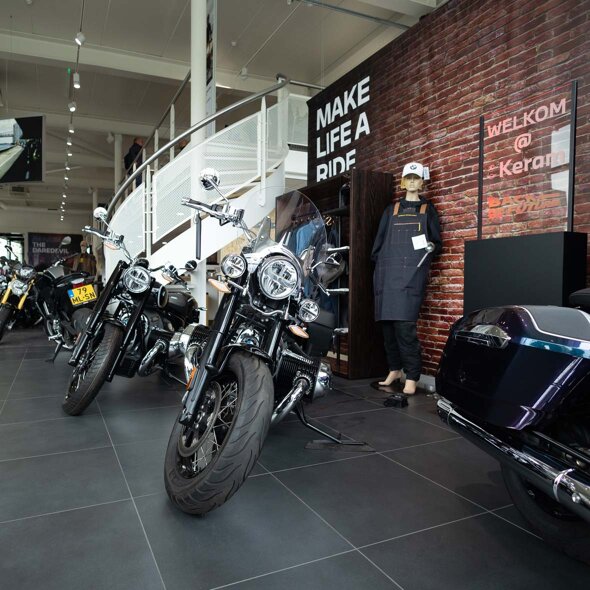 Keram-Motorrad-Showroom-Maastricht-entree-motoren-mobiel