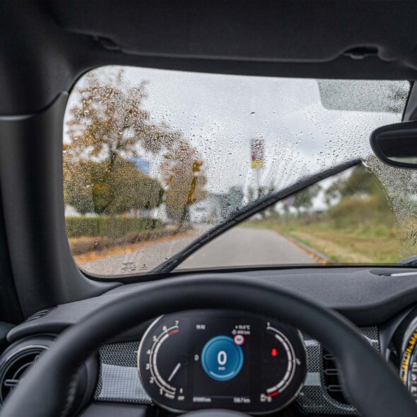mini-interieur-ruitenwissers-raam-nat-mobiel-keram