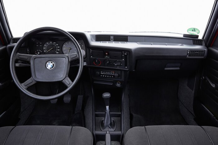 P90190517_lowRes_bmw-e21-07-2015