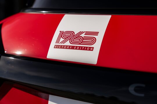 P90625069_lowRes_mini-jcw-1965-victor