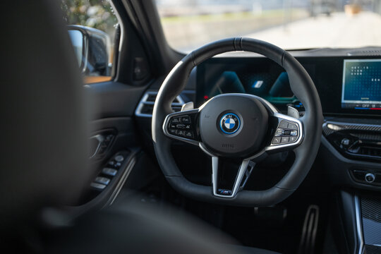 40-BMW 330e Touring LCI-DSC00469