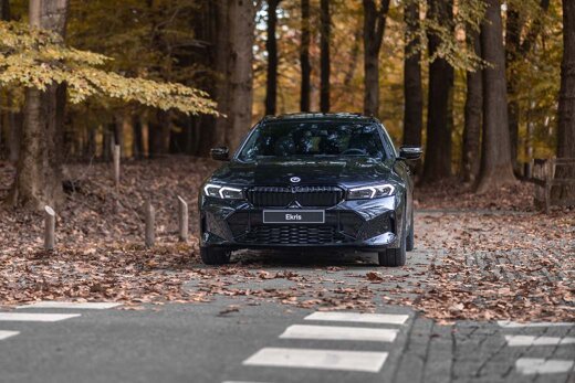 BMW-3-Serie-Touring-Zwart-Voorkant-Herfst-Bos-Teaser