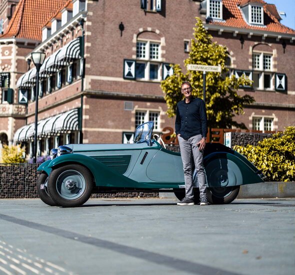 BMW-319-1-groen-zijkant-eigenaar-mobiel