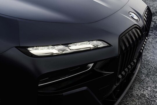 BMW-7-Serie-Zwart-voorkant-koplamp-close-up