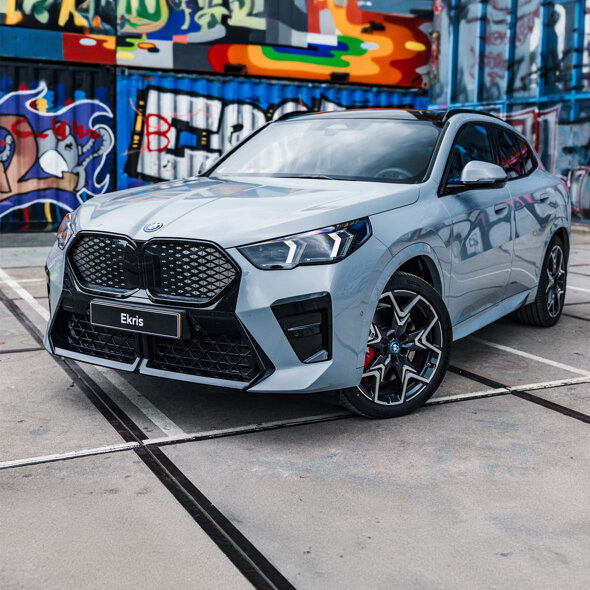 bmw-ix2-voorkant-zijkant-grijs-graffiti-ekris-header-mobile