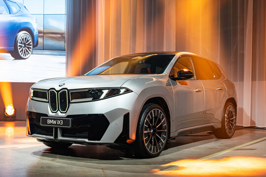 BMW_iX3_Video_Thumbnail