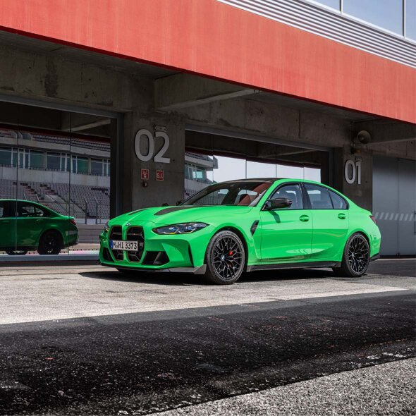 BMW-M3-CS-Groen-Zijkant-pitlane-header-mobiel