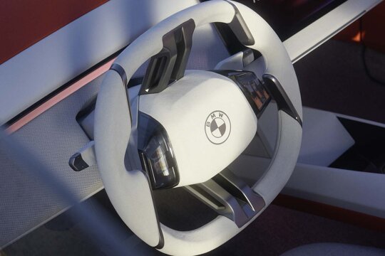 BMW-Vision-Neue-Klasse-X-Interieur-Stuur