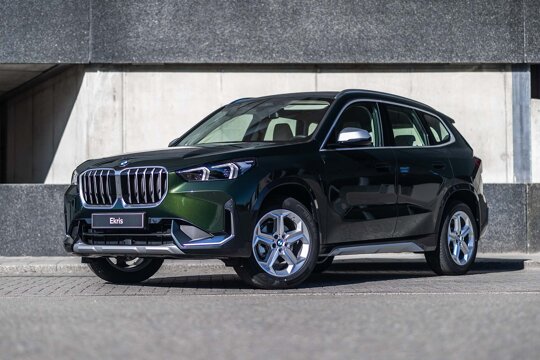 BMW_X1_Groen_Voorkant_Zijkant_Ekris_Header_Desktoop