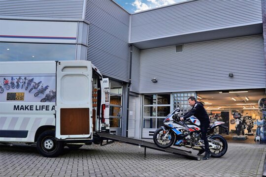 Keram-BMW-Motorrad-Haal-Brengservice