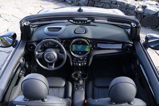 MINI-Electric-Cabrio-Cockpit