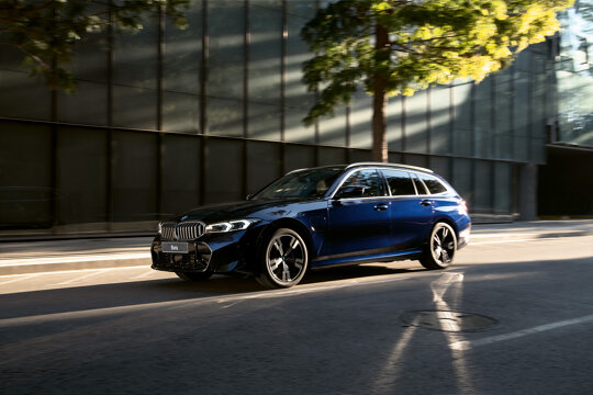 rijdend voorkant 330e