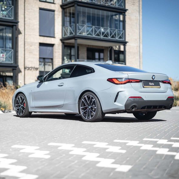 BMW-4-Serie-Coupé-Grijs-zijkant-header-mobiel