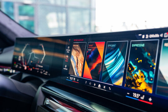 BMW 5 Serie Touring 550e xDrive-27