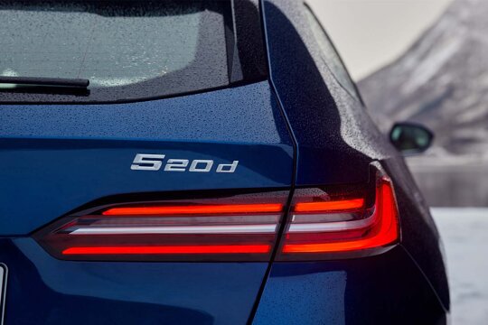 BMW-5-Touring-Blauw-Achterkant-Achterlicht