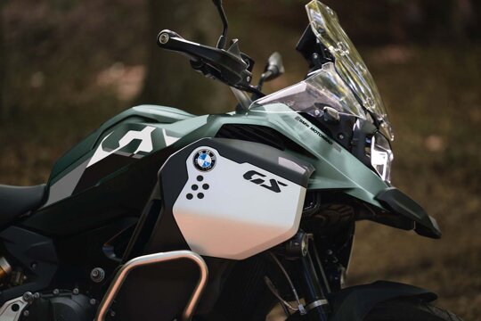 BMW_F_900_GS_Adventure_Sage_Green_MY26_ekris