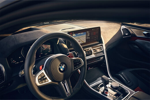 BMW_M8_Gran_Coupe_Interieur_Rood_Stuur_Keram
