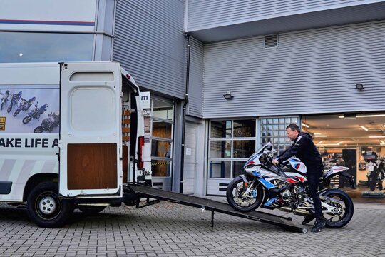 BMW-Motorrad-Haal-Brengservice-Ekris-Motor-Inladen