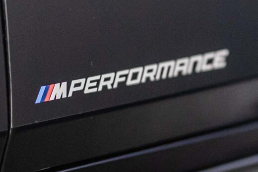 BMW-Zwart-M-Performance-sticker-close-up