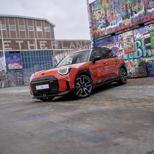 MINI_Aceman_Oranje_Rood_Voorkant_Zijkant_Graffiti_Ekris_Header_Mobile