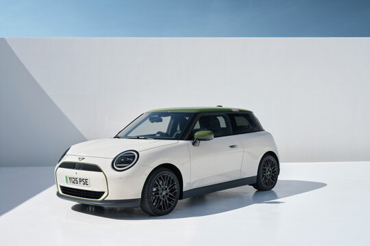 P90614304_highRes_mini-paul-smith-edit