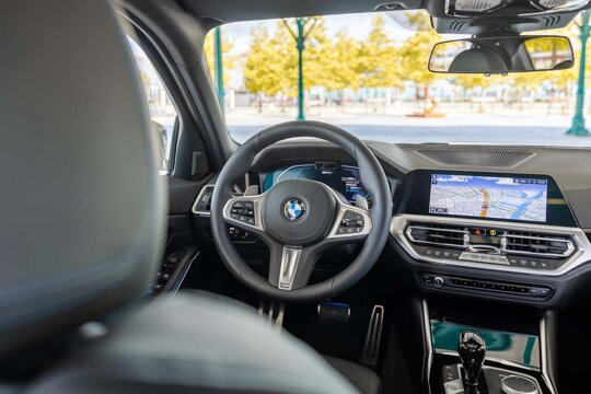 BMW-3-Serie-Sedan-hybride-interieur-stuur