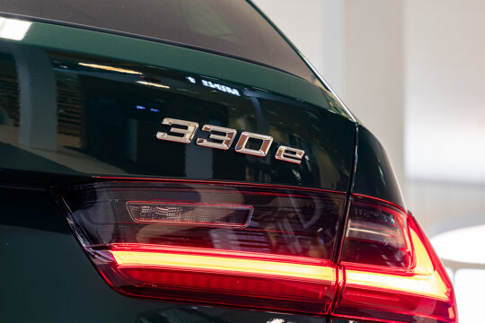 BMW 330e Touring-6