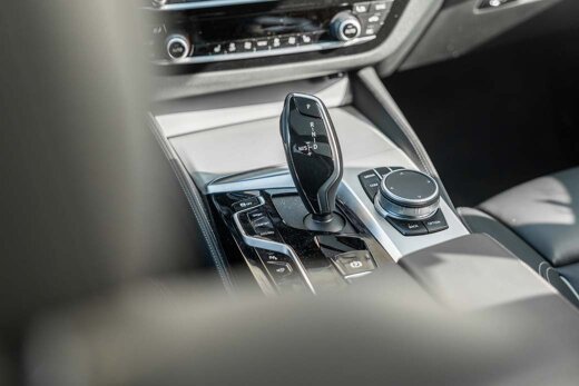 BMW-5-Serie-Touring-Interieur-Middenconsole-tranmissiehendel