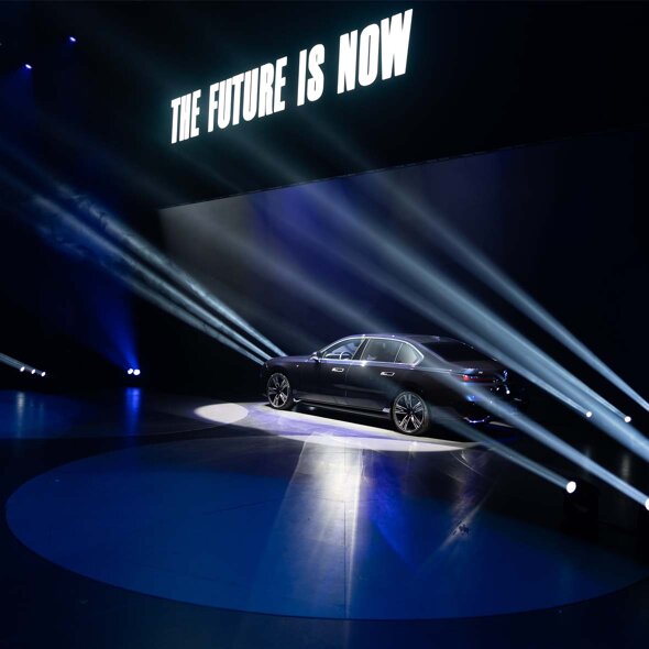 BMW-i7-Future-Is-Now-Podium-AFAS-Theater-mobiel