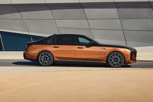 BMW-i7-M7-xDrive-zijkant-mobiel