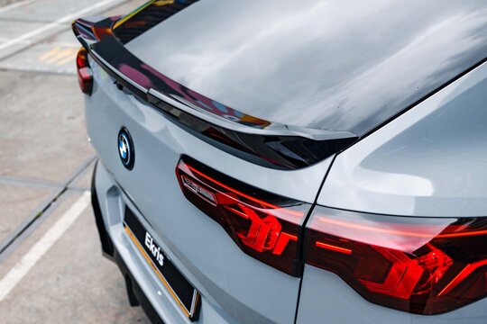 BMW-iX2-Achterkant-Achterlicht-Achterspoiler-Ekris