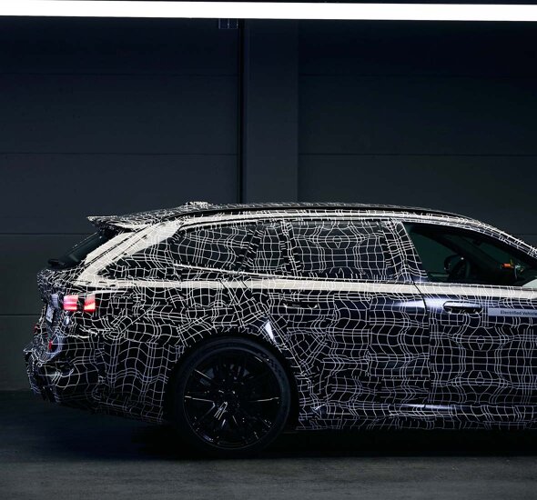 BMW-M5-Touring-Achterkant-Zijkant-Camouflage-Header-Ekris-Mobile