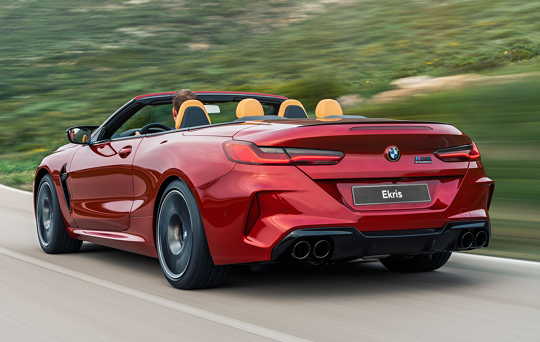 BMW_M8_Cabrio_Achterkant_Rood_1320x838