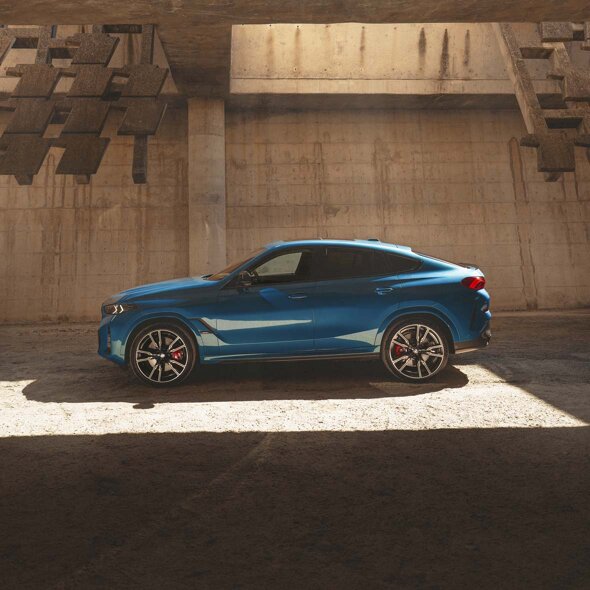 BMW-X6-Blauw-Zijkant-Header-Mobiel