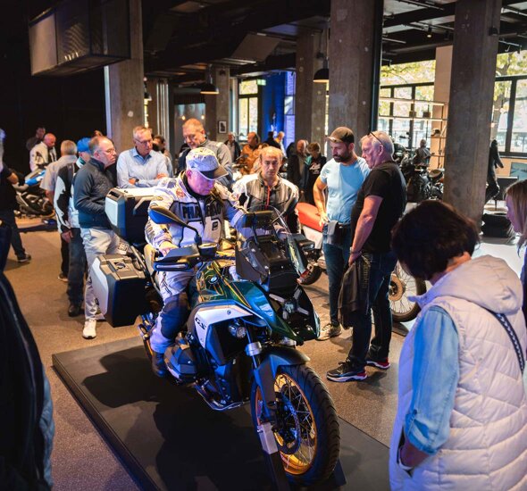 Ekris_BMW_Motorrad_Header_Mobile_V2
