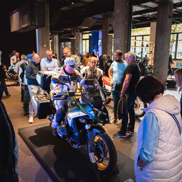 Ekris_BMW_Motorrad_Header_Mobile_V2