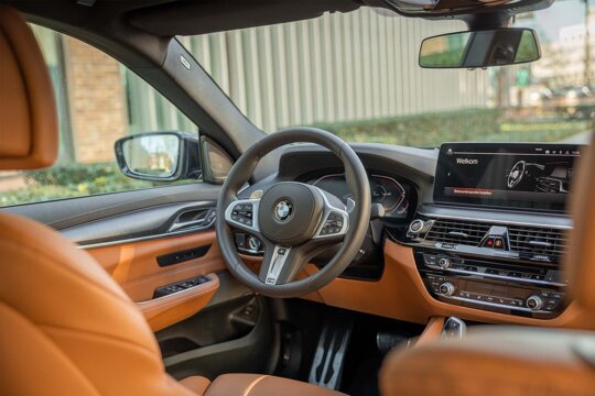 BMW-6-Serie-Gran-Turismo-interieur-cockpit-sturu