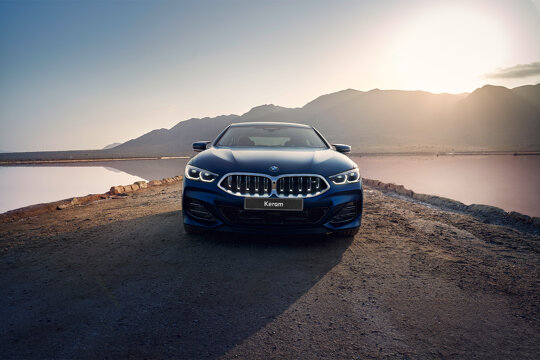 BMW_8_Serie_Gran_Coupe_Blauw_Exterieur_Voorkant_Niergrille_Keram