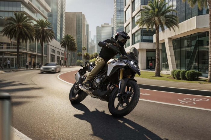 BMW_F_450_GS_Rijdend_Header_Desktop