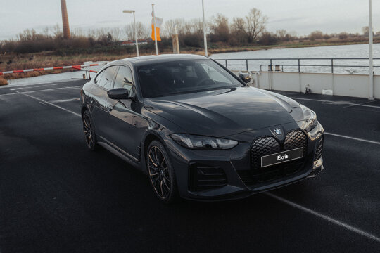 BMW i4_2